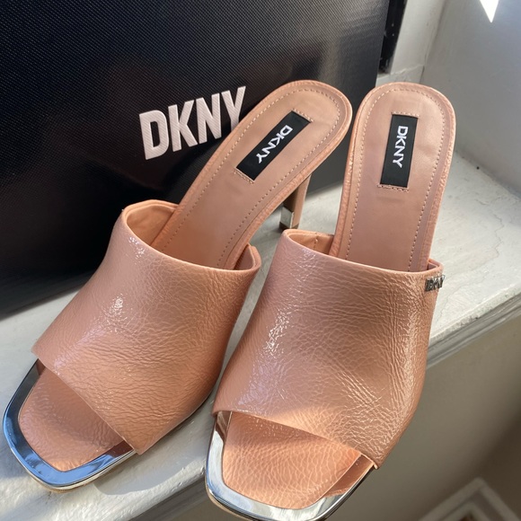 Dkny Grain Patent Pu Powder Blush - Picture 3 of 6